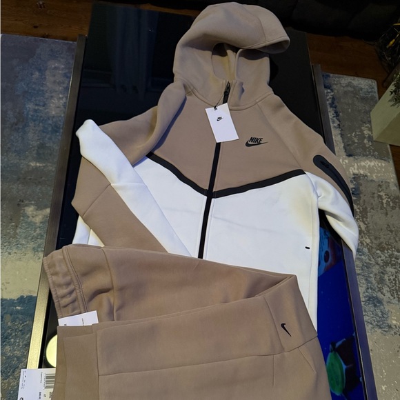 Nike Other - NEW! BIG KIDS SWEATSUIT